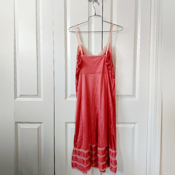 Vintage Coral Slip with Lace Details Boudoir‎